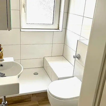 Charming In Near Schlosspark With Terrace Daire