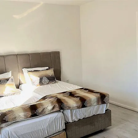 Charming In Near Schlosspark With Terrace Apartment Essen