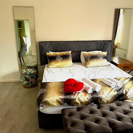 Charming In Near Schlosspark With Terrace *